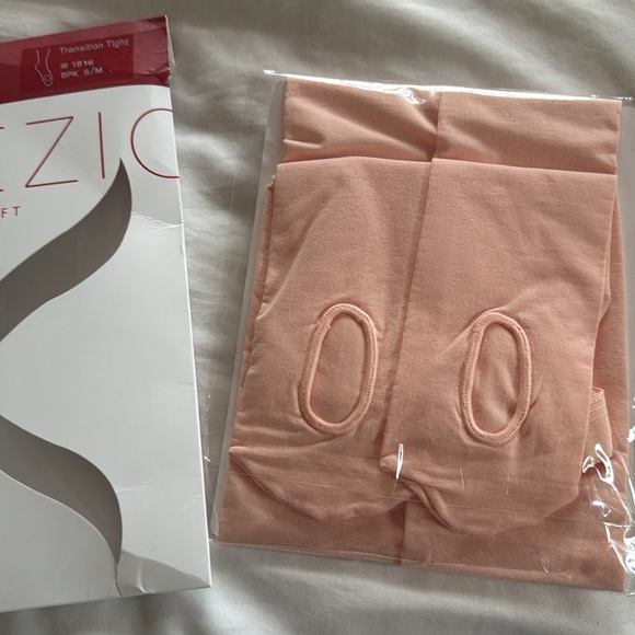 Capezio Adult Ultra Soft Transition Tights; Style No: (1816) size s/m - Picture 5 of 5